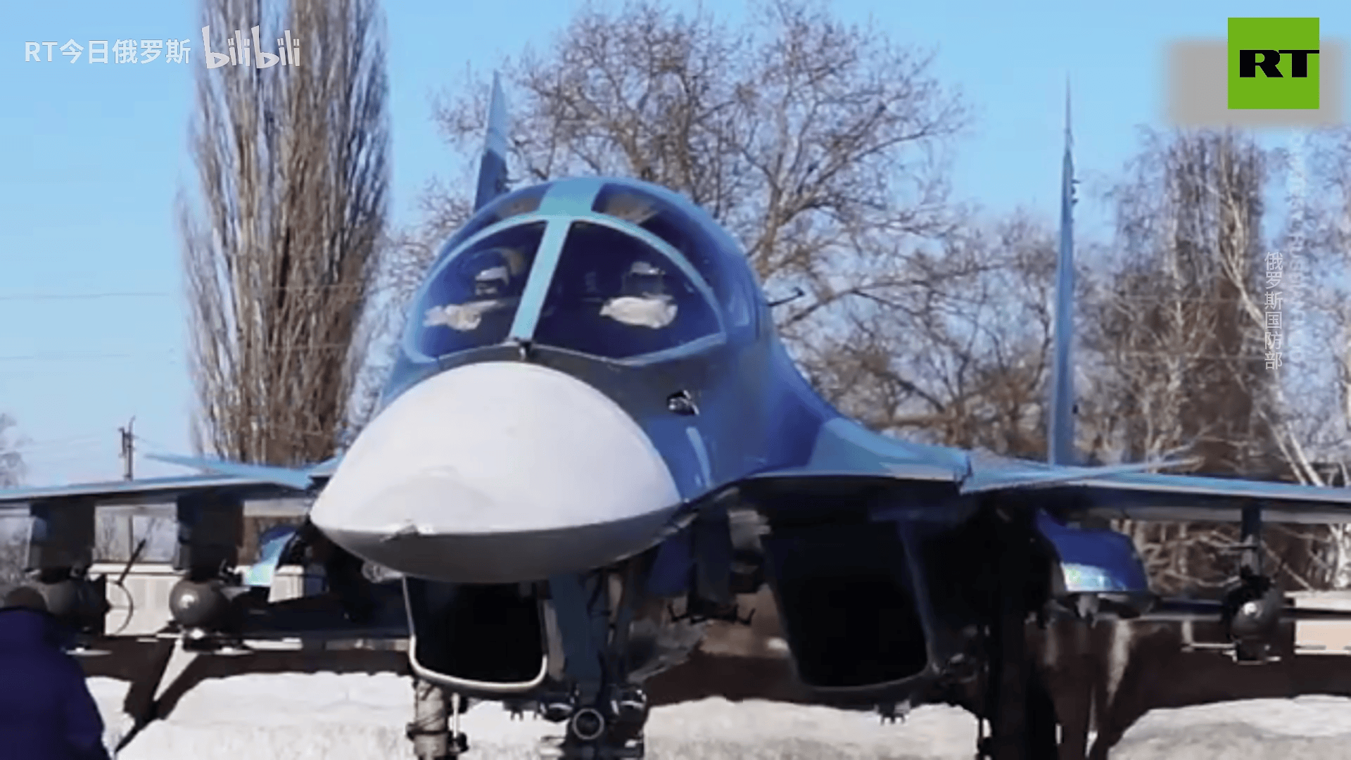 苏-34战斗轰炸机投掷的mpk-fab-500-m62滑翔制导炸弹对乌克兰地面部队