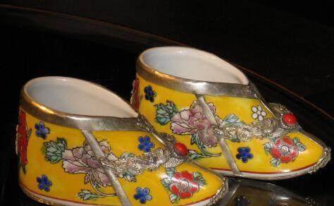 原创古代女子入洞房有隐秘八件套小瓷鞋竟自带这种羞羞的功能