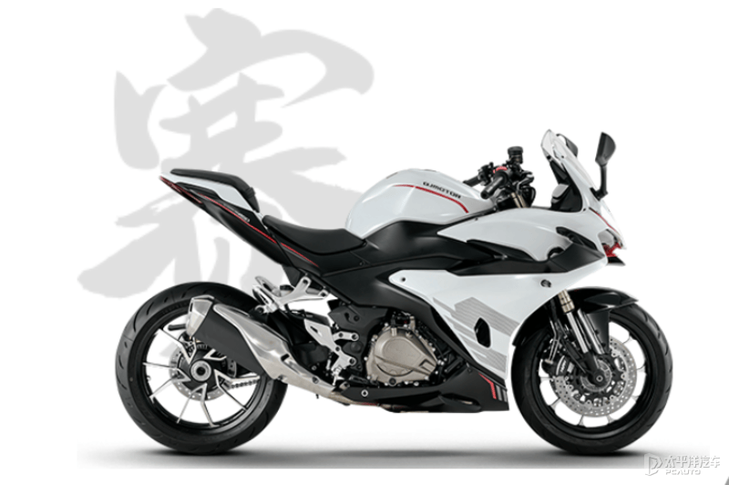 整备质量都在170kg左右,车重方面两款车控制得都很均衡;450sr s的油箱