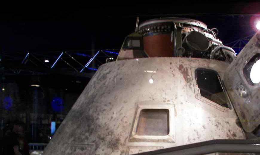 外面的救援人员整整花了五分钟才打开舱门,这个时候,一切都已经太迟了