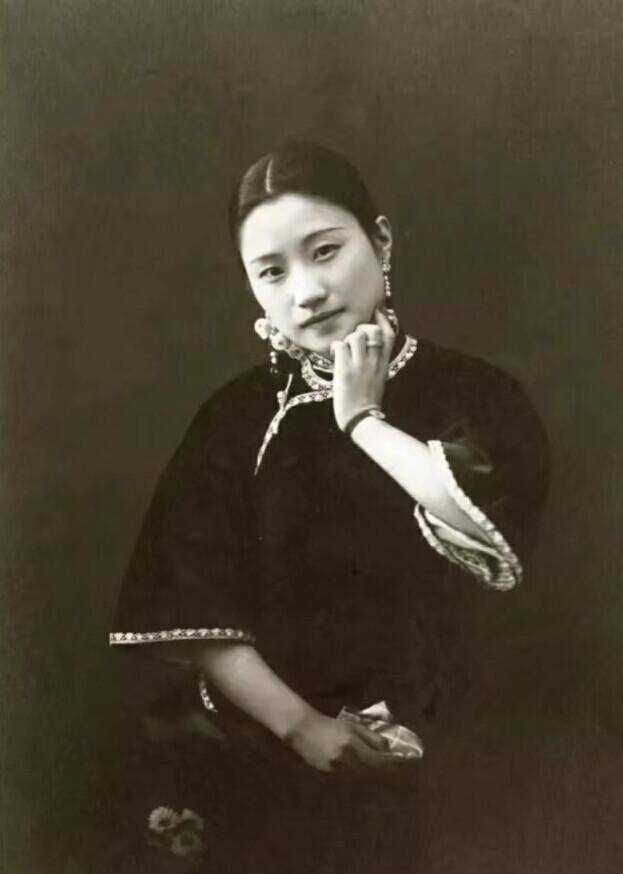 原创陆小曼拒领徐志摩遗体丧事后写下哭摩痛悔我决心做人