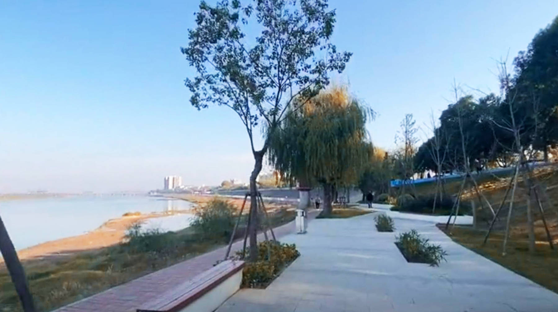 原创武汉郊区有座河滩公园闹市边的休闲地四季都能观赏风景