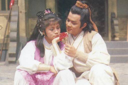 把三个孩子的名字连起来读,就明白了_郭靖_杨过和_郭芙