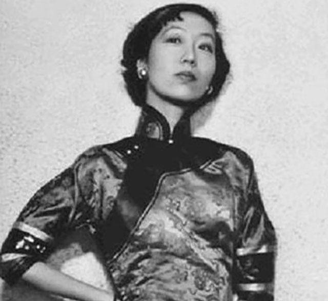 她写书不仅仅为了报复傅雷,还打算劝成家榴离开傅雷.