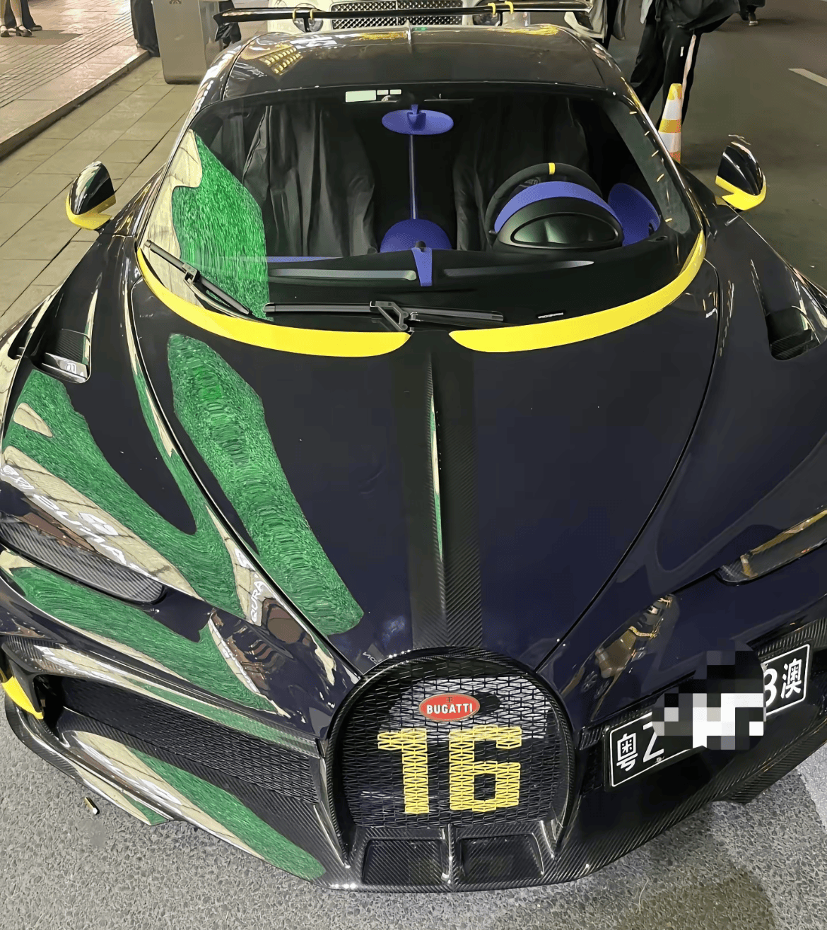 原创网红王红权星奢侈品店开业好牛金巧巧杨子助阵花海足足200米