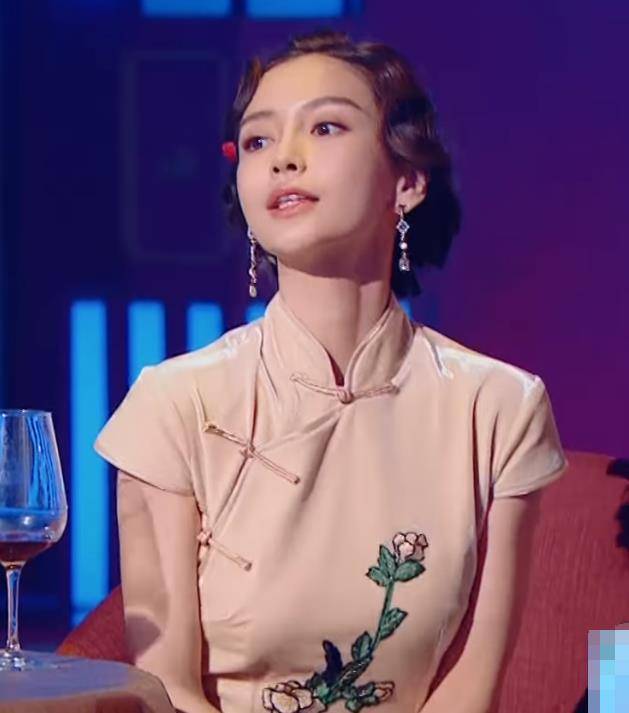 原创baby与关晓彤相差8岁当两人侧身同框差距都在腰上了