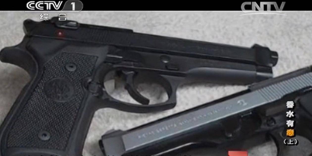要知道,她手上的意大利博莱塔军用手枪,弹夹容量为15发,不仅射击精准