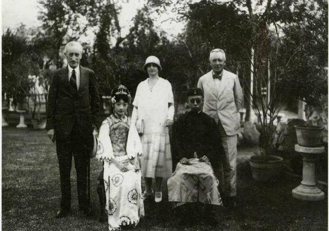 原创晚清最漂亮的皇后死后尸骨无存私生子更是被溥仪扔进了锅炉里