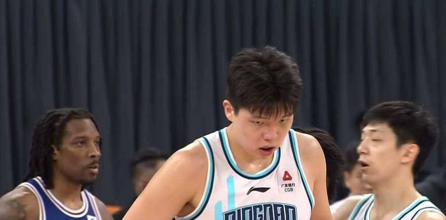 14投4中只有9分在国王面前杨汉森还是一个弟弟刘威葳不知如何复仇