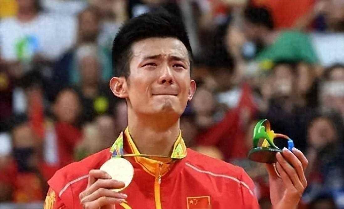 令人感叹的是,曾经叱咤风云的李宗伟曾连续奥运会夺金的国羽无疑今非