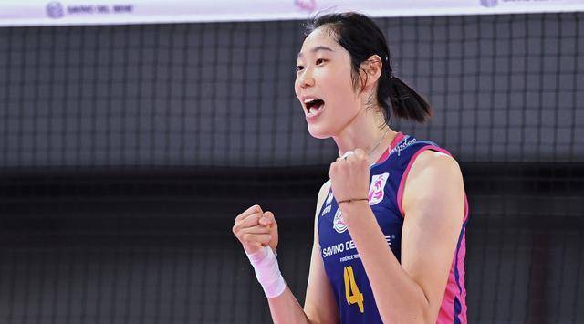 朱婷与经纪人共进茶会球迷盼其尽快回归国家队