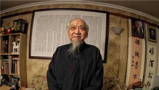 荣誉年龄双造假多领域大师无一代表作茅盾两字评他轻浮