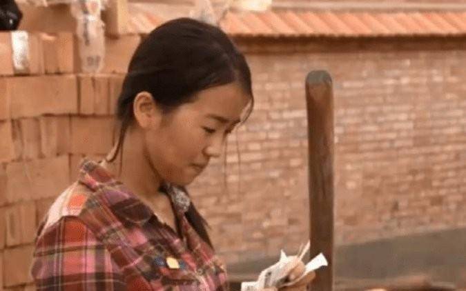 原创寒门女孩罗婷为凑学费上北大工地搬砖一万斤如今怎样了