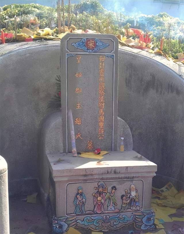 更为重要的是,许钰的祖父许因正是英宗做太子时的老师,官拜太子中舍.