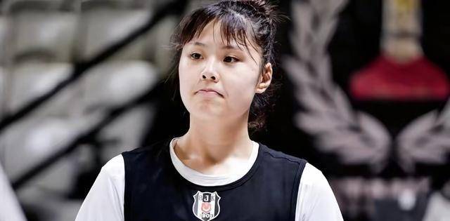 炸掉里面在季后赛第一轮中李月如击败了wna中锋得到24分和12个篮板