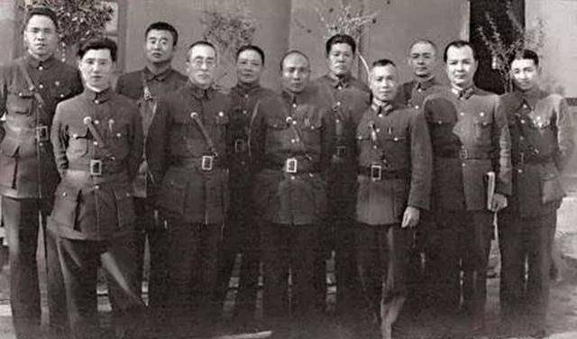 原创张自忠阵亡后10万人扶灵送行日机三次飞抵上空为何却未投一弹