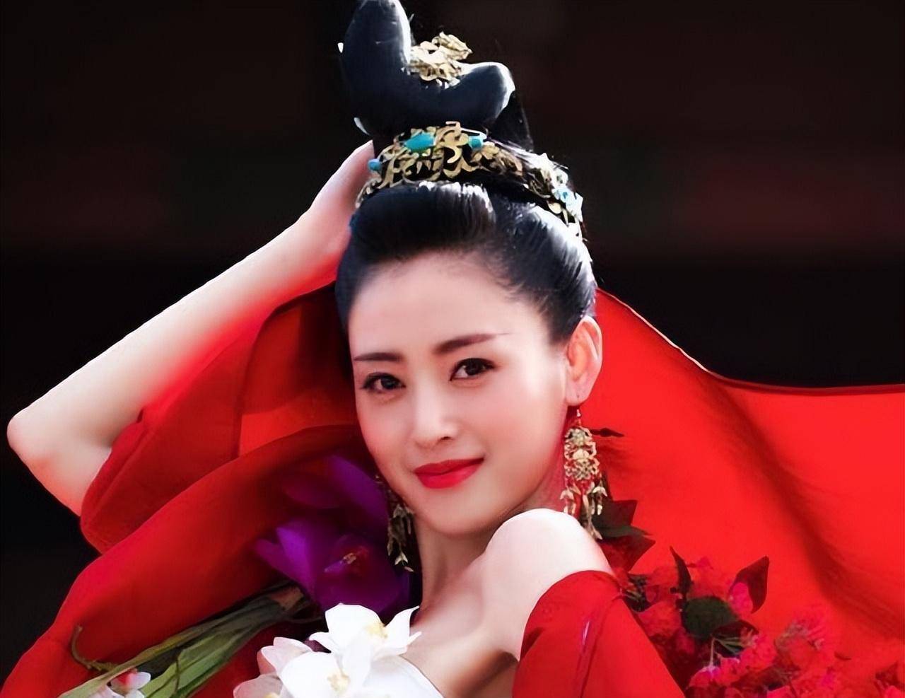 张天爱有多勾人?换上"嫦娥装"后,才明白烽火戏诸侯不是没理由