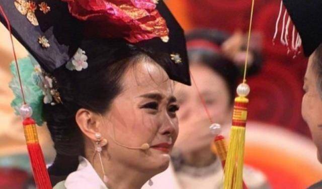 原创原创还珠晴儿和78岁老佛爷再聚首王艳情绪失控哭得像个泪人