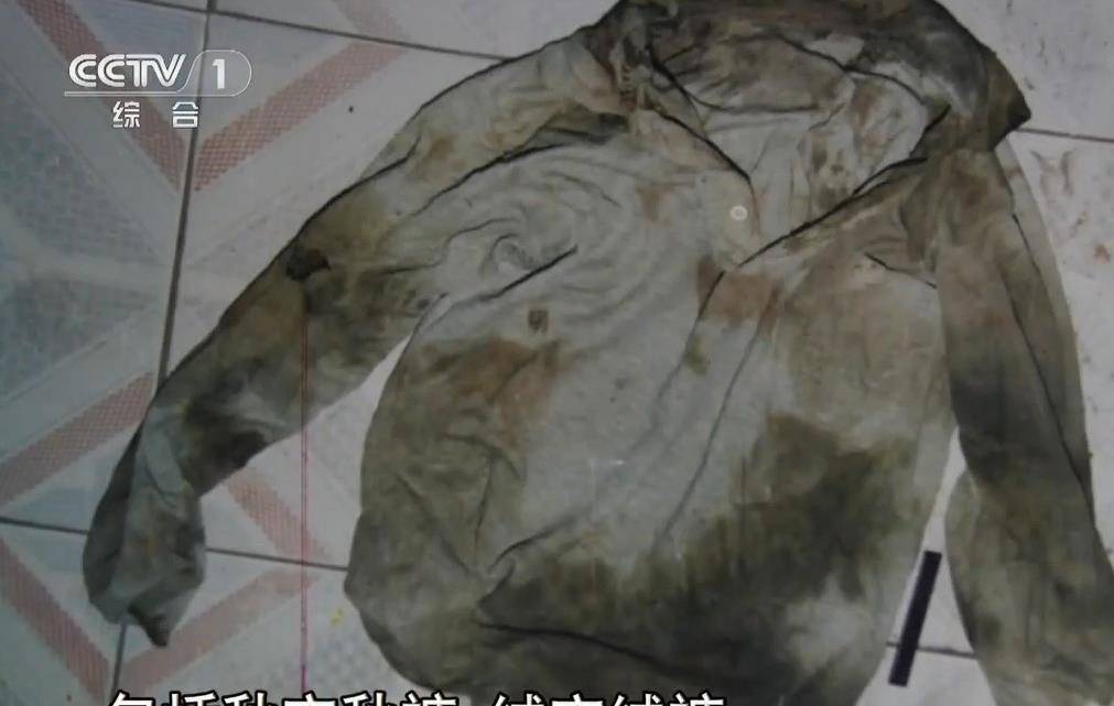 原创2003年男子为父亲迁坟在墓中发现无名尸骨牵出一桩生父杀子案