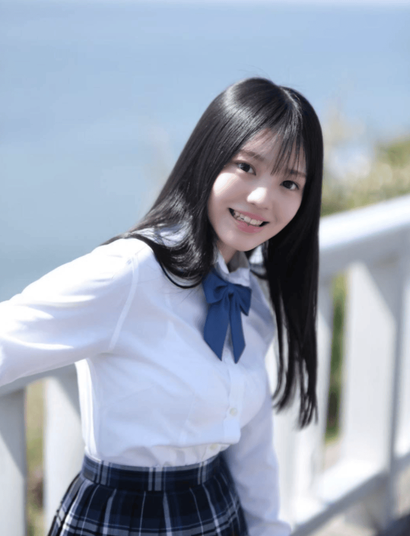 日系写真中三年级铃原すず女同学初写真让你的世界都是她