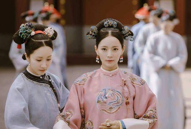 氏,满洲镶红旗人,生于乾隆三十七年,比嘉庆帝小12岁,嘉庆帝妃嫔之一