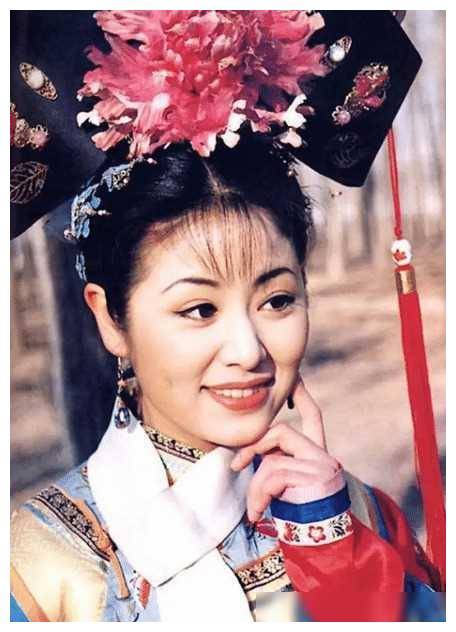 林心如48岁亮相巴黎时装周脸色黯淡法令纹凸显网友热议