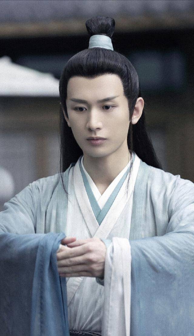 原创原创琉璃成毅一大波美图来袭剧中造型太养眼就是有点费道具