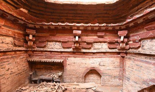 原创古墓中出土的美酒能喝吗考古专家品尝后表情那是相当的复杂