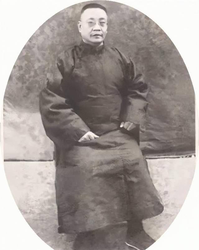 原创作为男人除了皇帝与衍圣公有资格走上御道你只有一条路