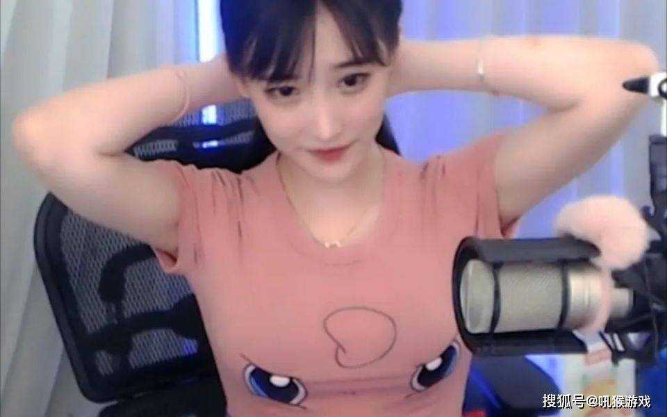 直播界的"颜值经济":写真加"唇印"成为粉丝的奢侈品_行业_豚豚_游戏