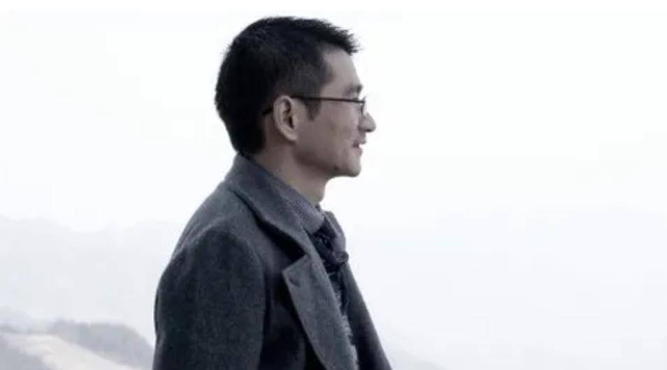 原创三只松鼠创始人曾靠摆地摊谋生创业失败27次如今身价百亿