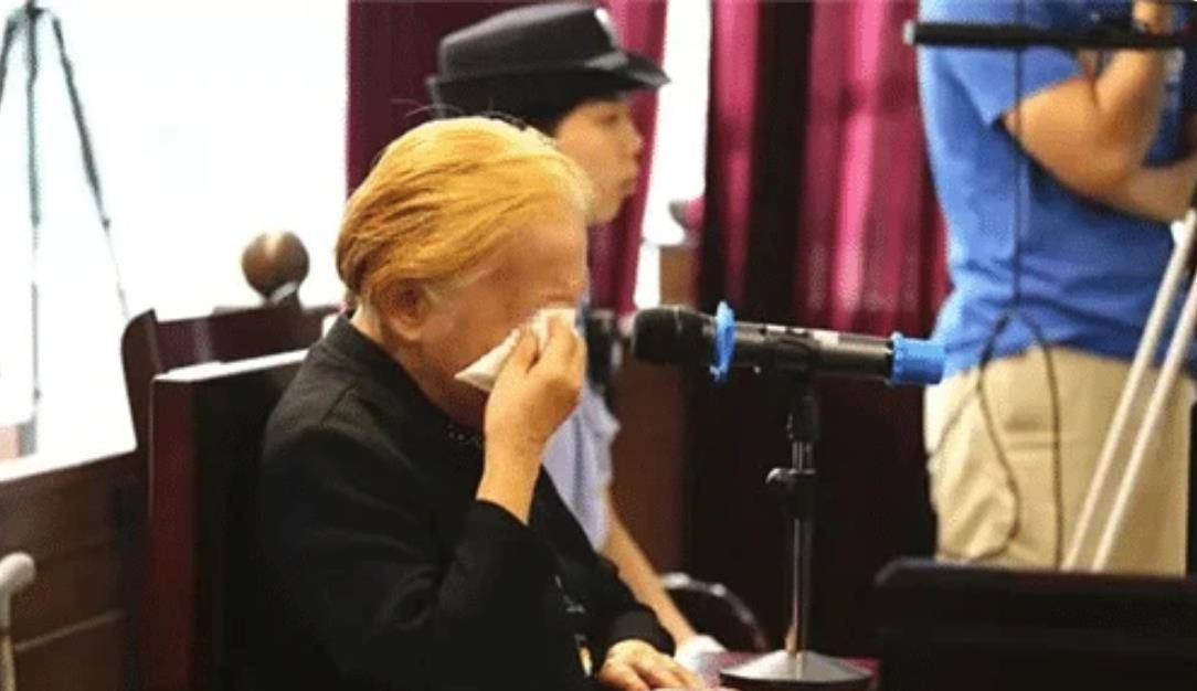 原创2017年广州83岁母亲毒杀46岁儿子法院判处缓刑情有可原