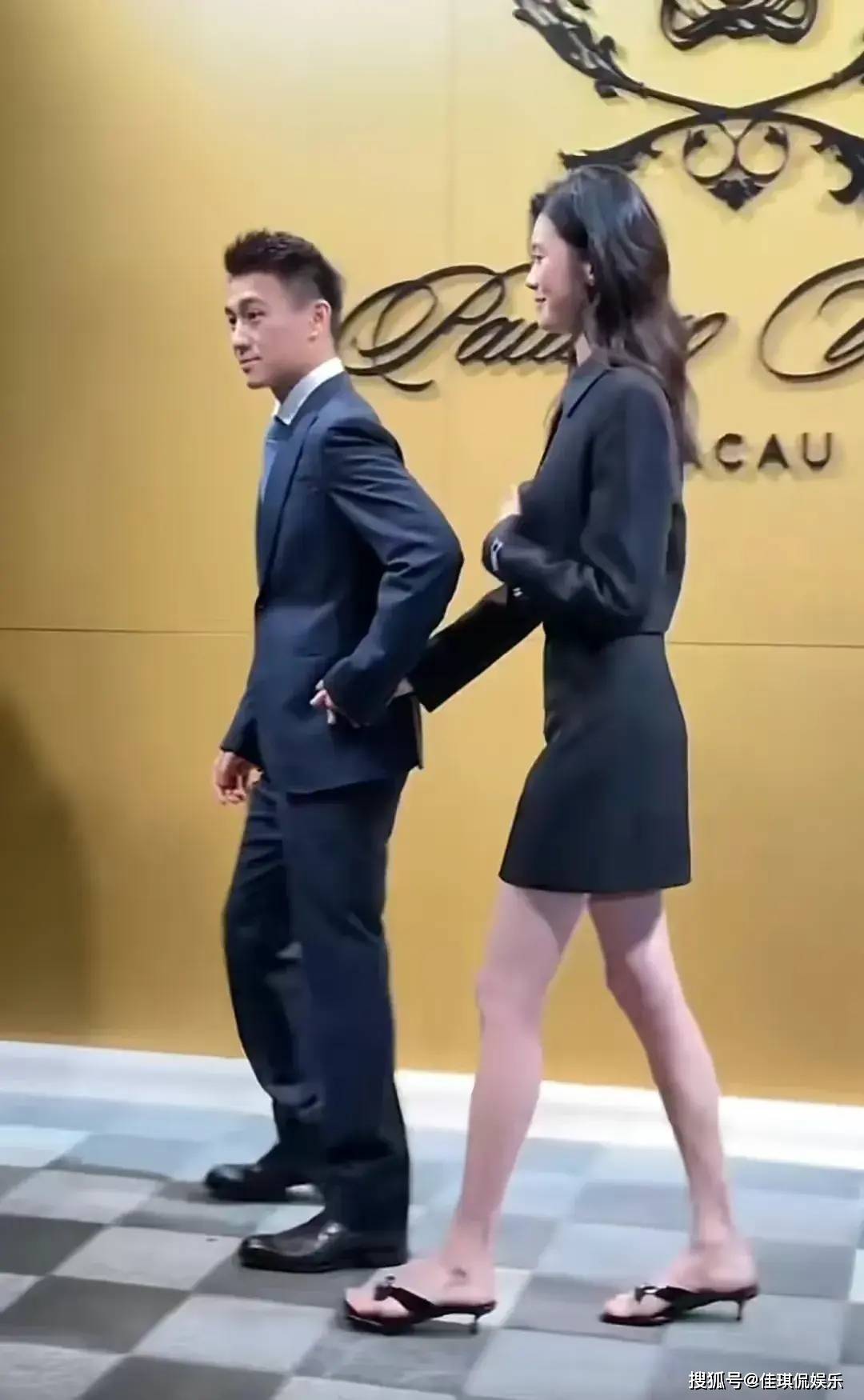 澳门这一夜,何霍两家给足了范思哲排面,赵露思再被嘲_奚梦瑶_家族_何