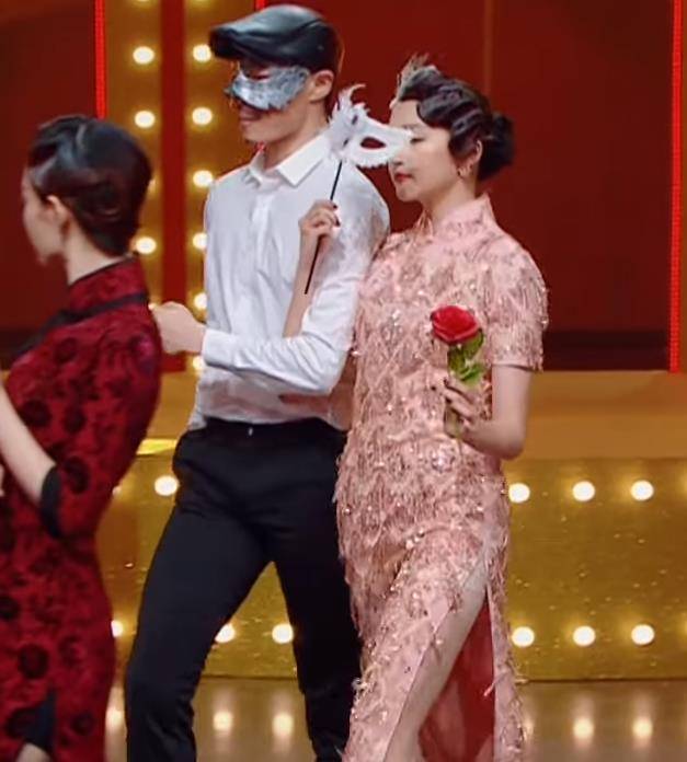 原创baby与关晓彤相差8岁当两人侧身同框差距都在腰上了