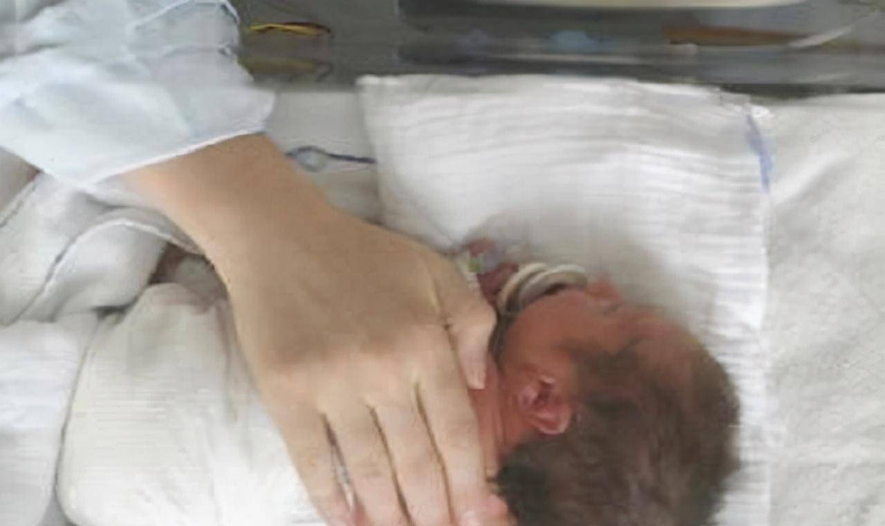 "会有传染病,会不男不女,要花很多钱……"张素霞的话一直环绕在来国峰