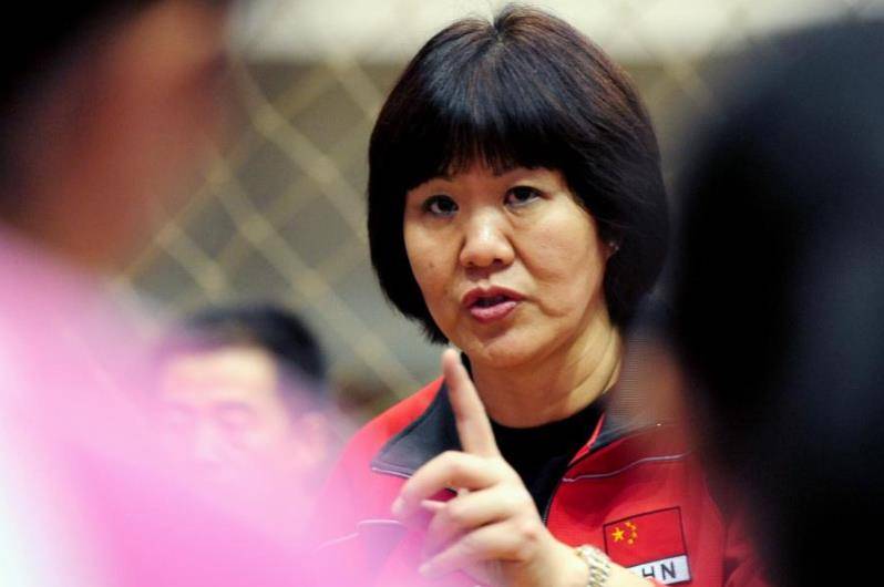 女排天才王怡毁约赴美深造郎平哽咽声明她被永久除名
