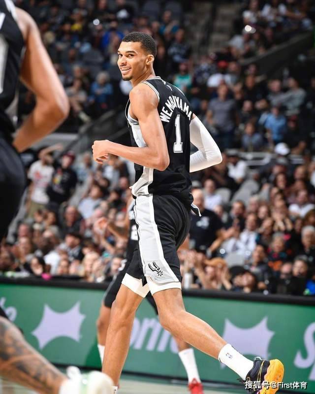 原创3279254布克杜兰特三节打卡太阳大胜马刺文班亚马13分