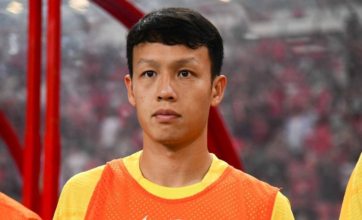 原创高准翼国家队不适合当右边后卫使用高天意比李源一适合首发