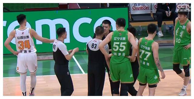 辽宁篮球加时战胜张镇麟高效爆发杨鸣遭犯规张宁狂砍