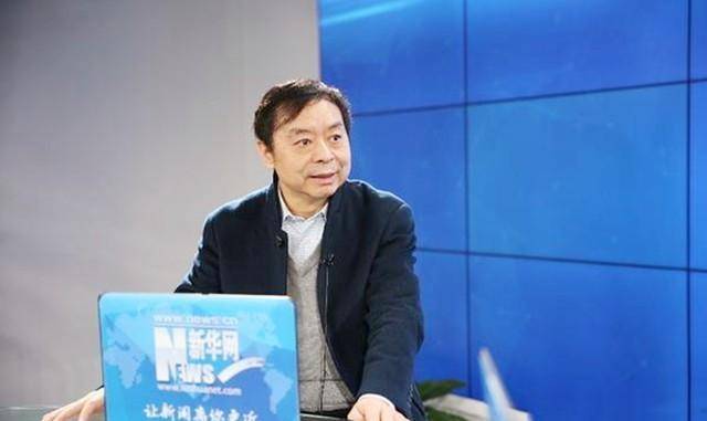 村民凑70块供他创业,赚百亿后开飞机回村,给老人发千万红包_郑大清