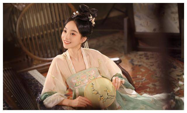 落花时节,新女主胡意旋强势闪现,刘学义又见笑容._袁冰妍_逢君_剧集