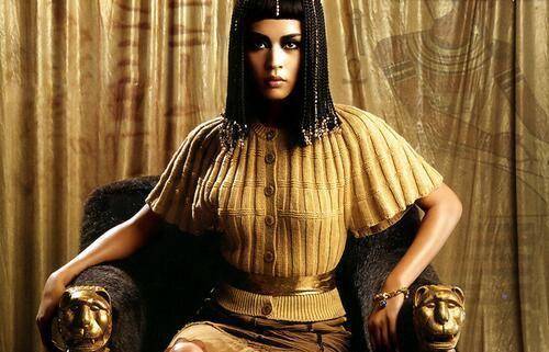 埃及艳后见凯撒大帝时,为什么要脱下衣服?和罗马的规矩有关系