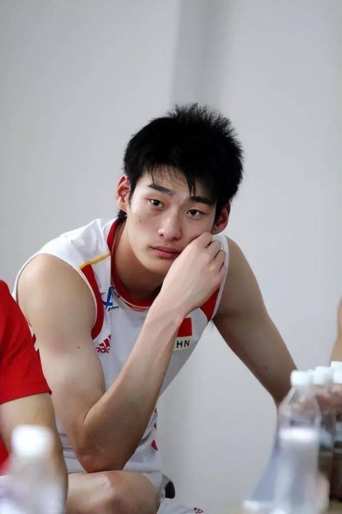 原创中国男排史上最高队员边洪敏身高210米娶168米女排国手为妻