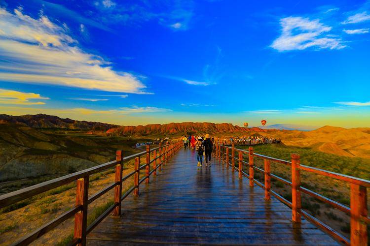 西北7天6晚景点推荐:1,青海湖:中国国家地理评选出的"中国五大湖"之首