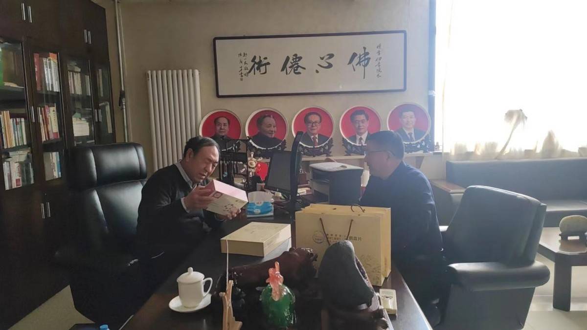 佰奥杰鹅血片创始人杨建高冰天雪地拜访国医大师李佃贵教授