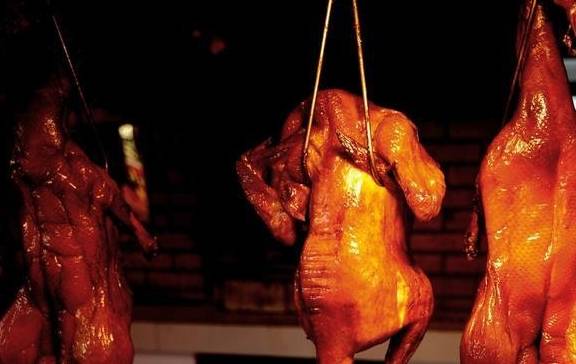 做出美味的烤鸭真的不简单解密烤鸭的配方与制作关键