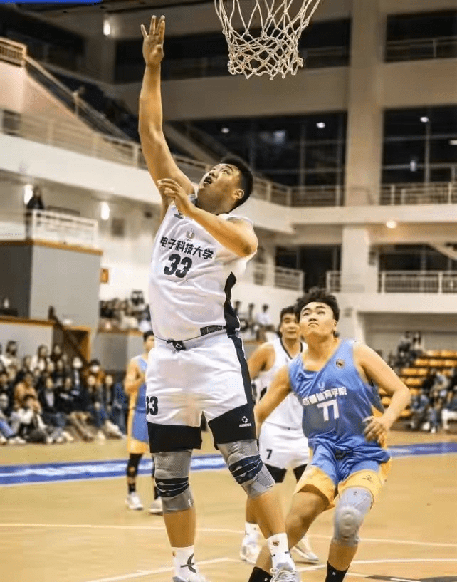 王治郅二婚妻子现状,生完孩子后依旧苗条 7个月女儿20斤_周蕾_脚步