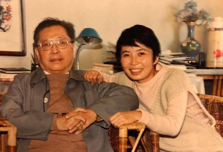 原创曹禺家有孕妻爱上方瑞两人同居10年成正果她却服安眠药而亡