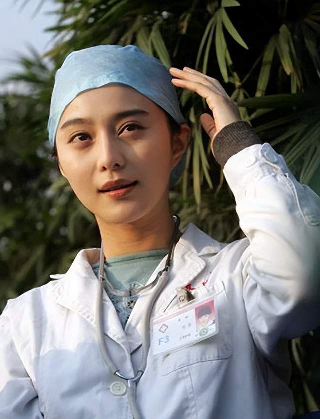 原创娱乐圈穿护士服最美的女星柳岩只排第3第1名出乎意料