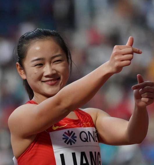 谢叶榛在新赛季首次参加100米比赛获得亚军陈嘉鹏第三次突破个人最好